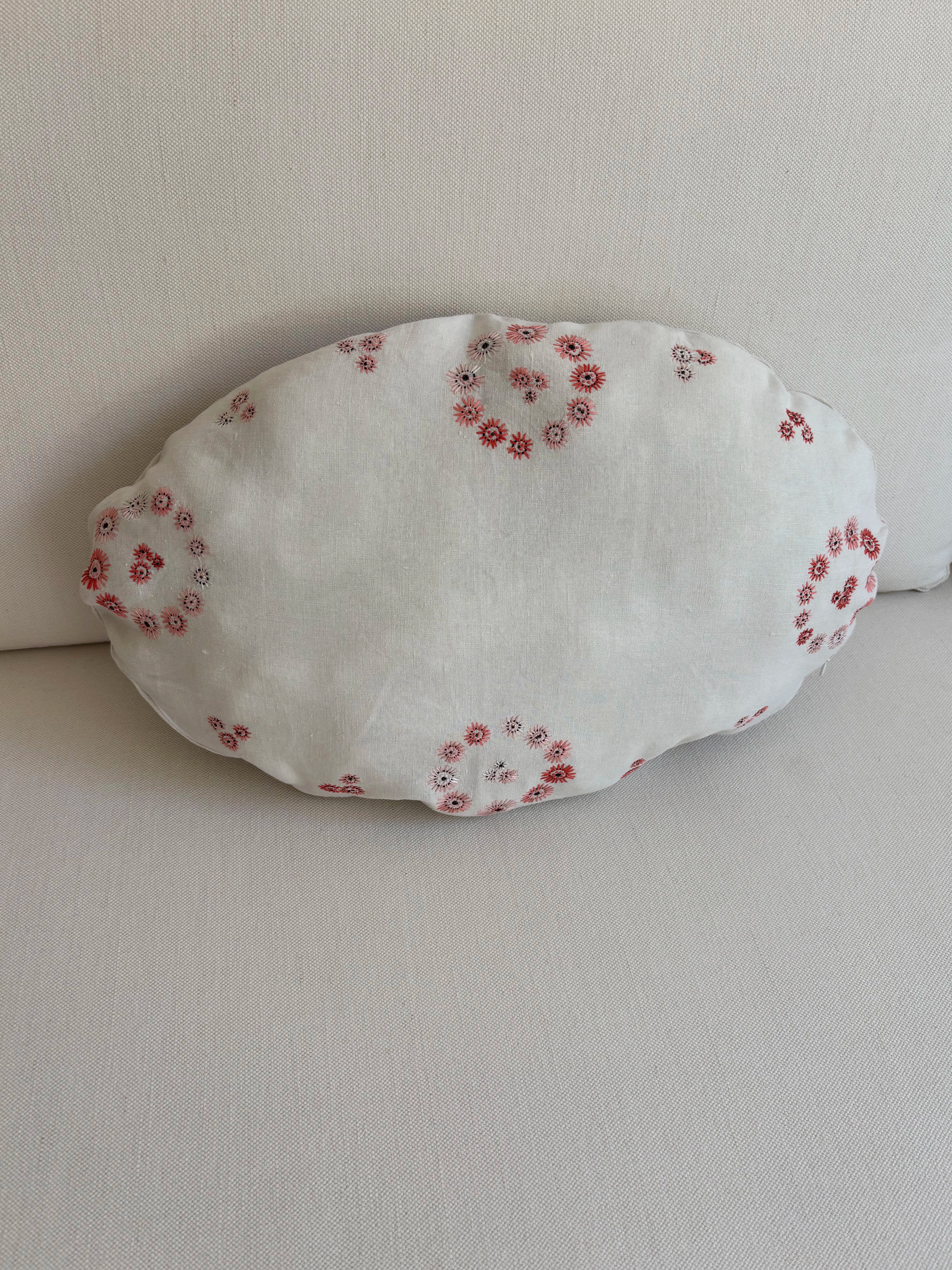 Oval floral pillowcase