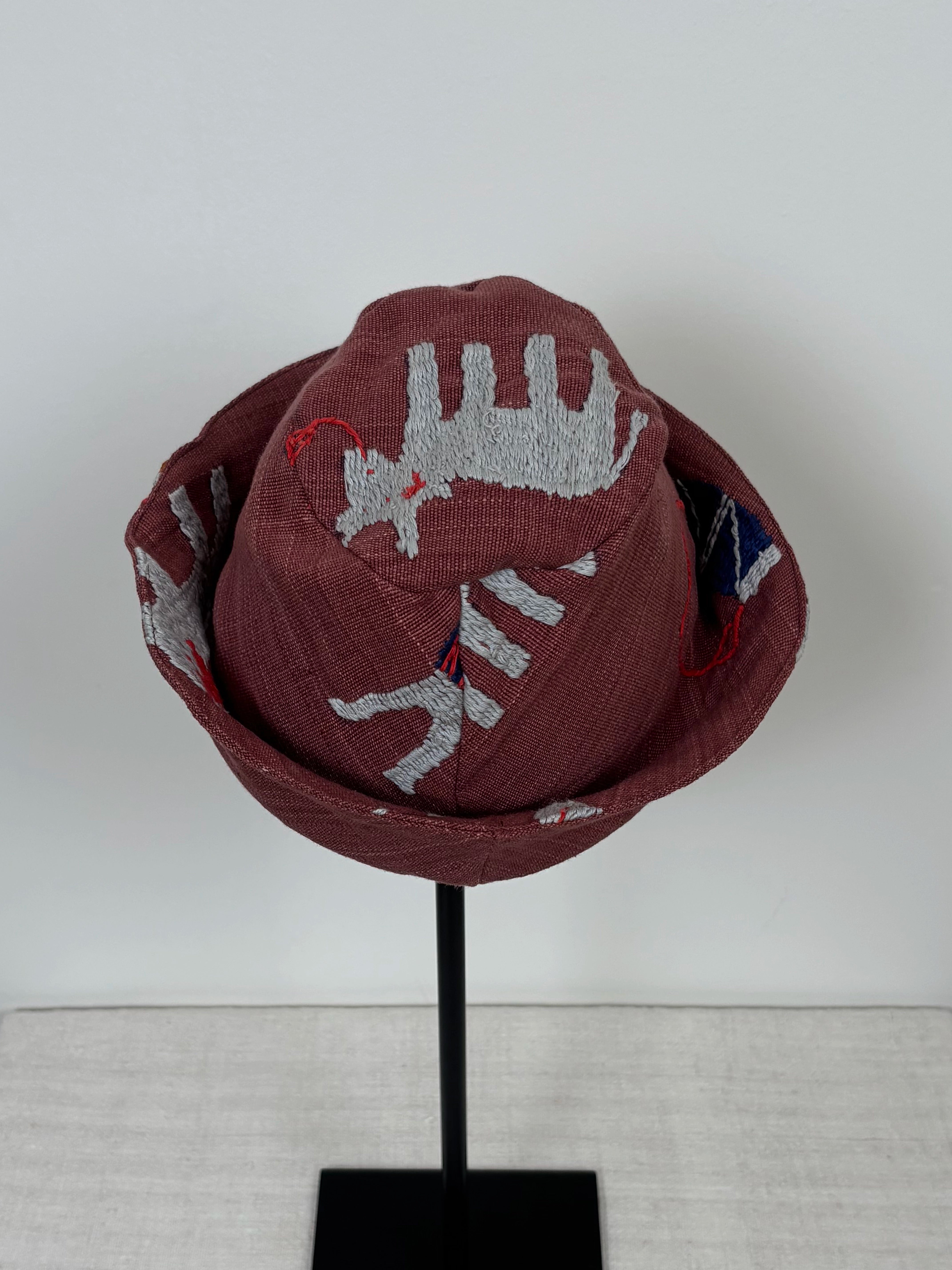 Grey animals scene hat