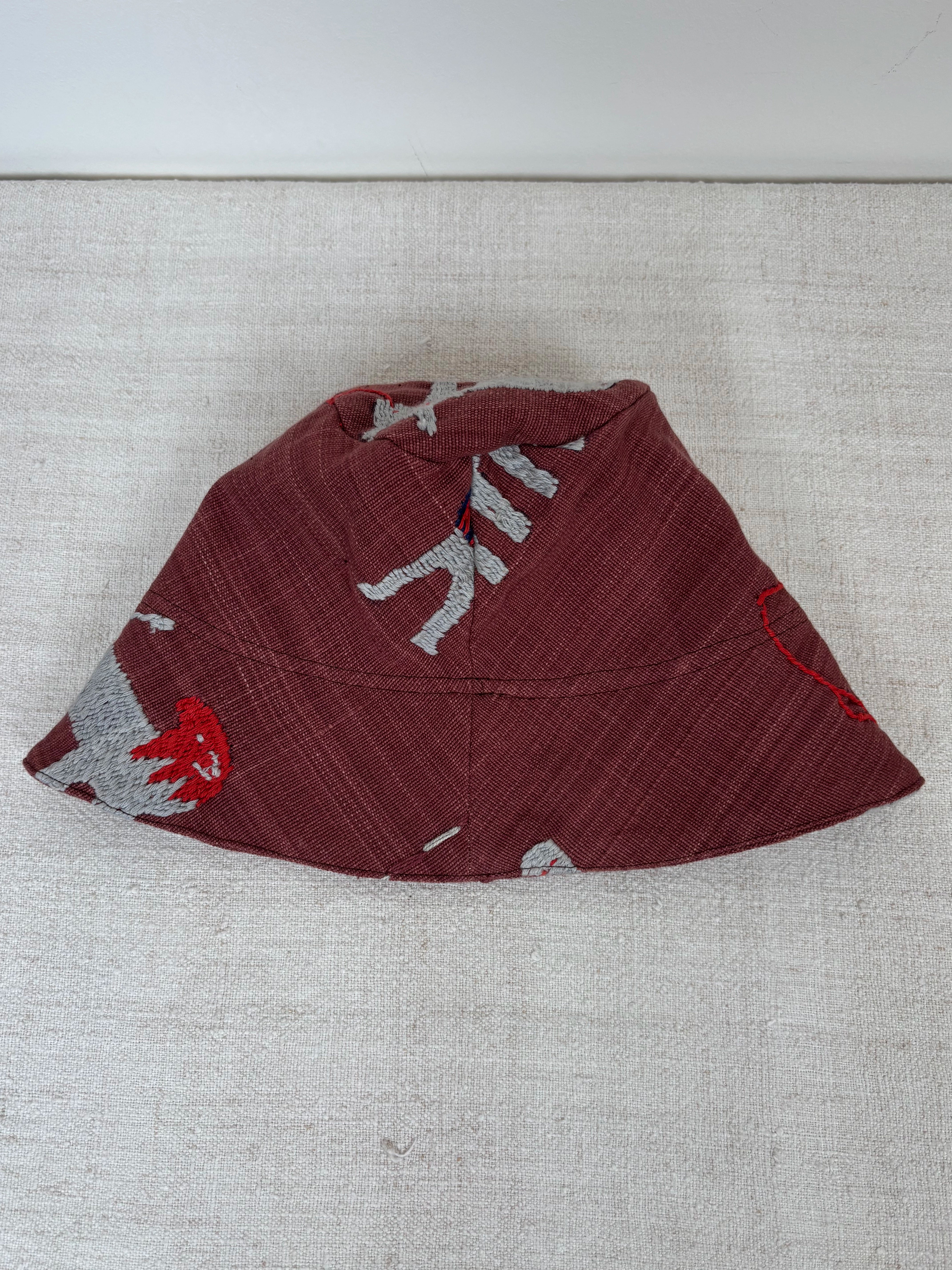 Grey animals scene hat