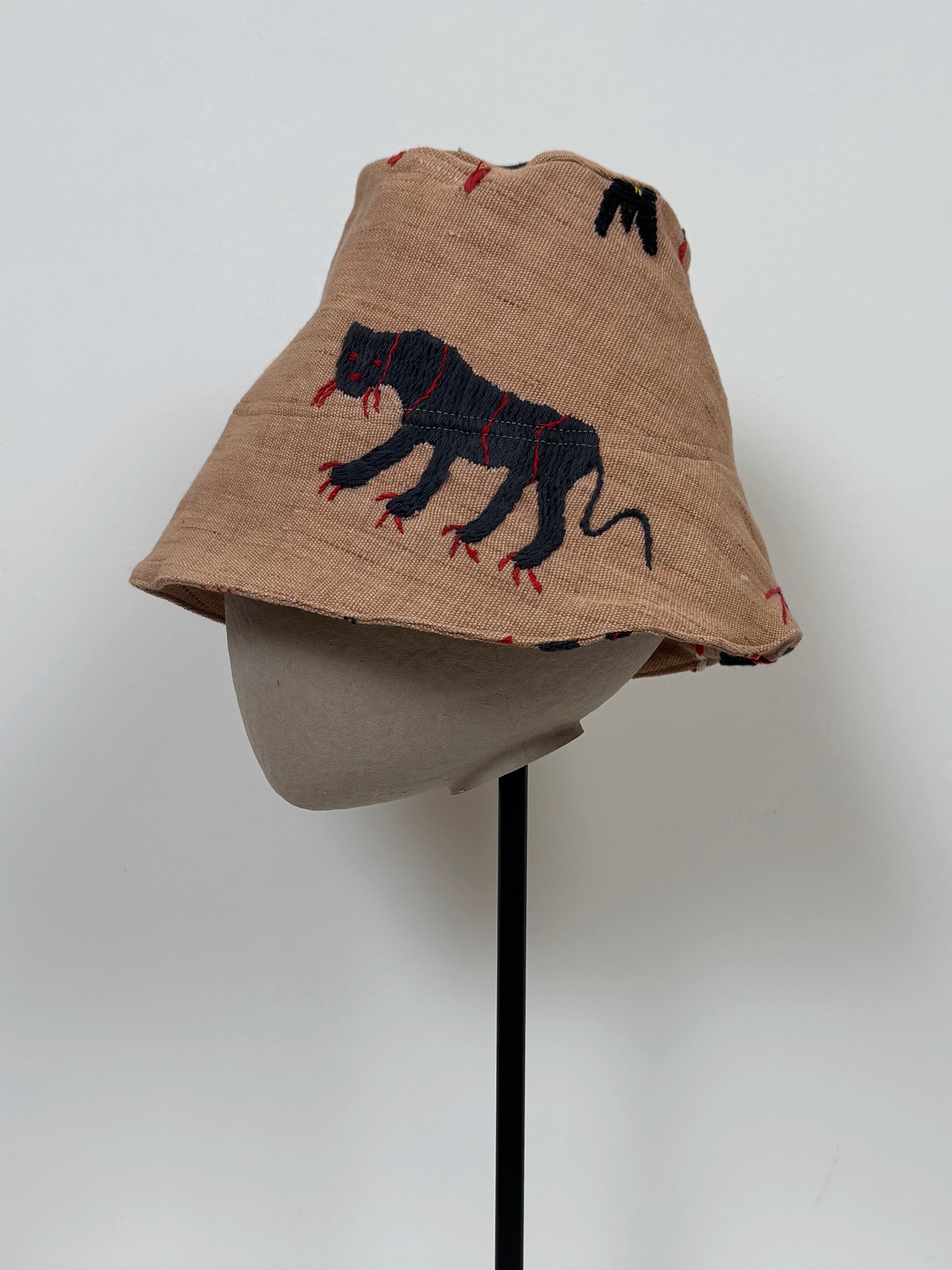 Black tiger scene hat