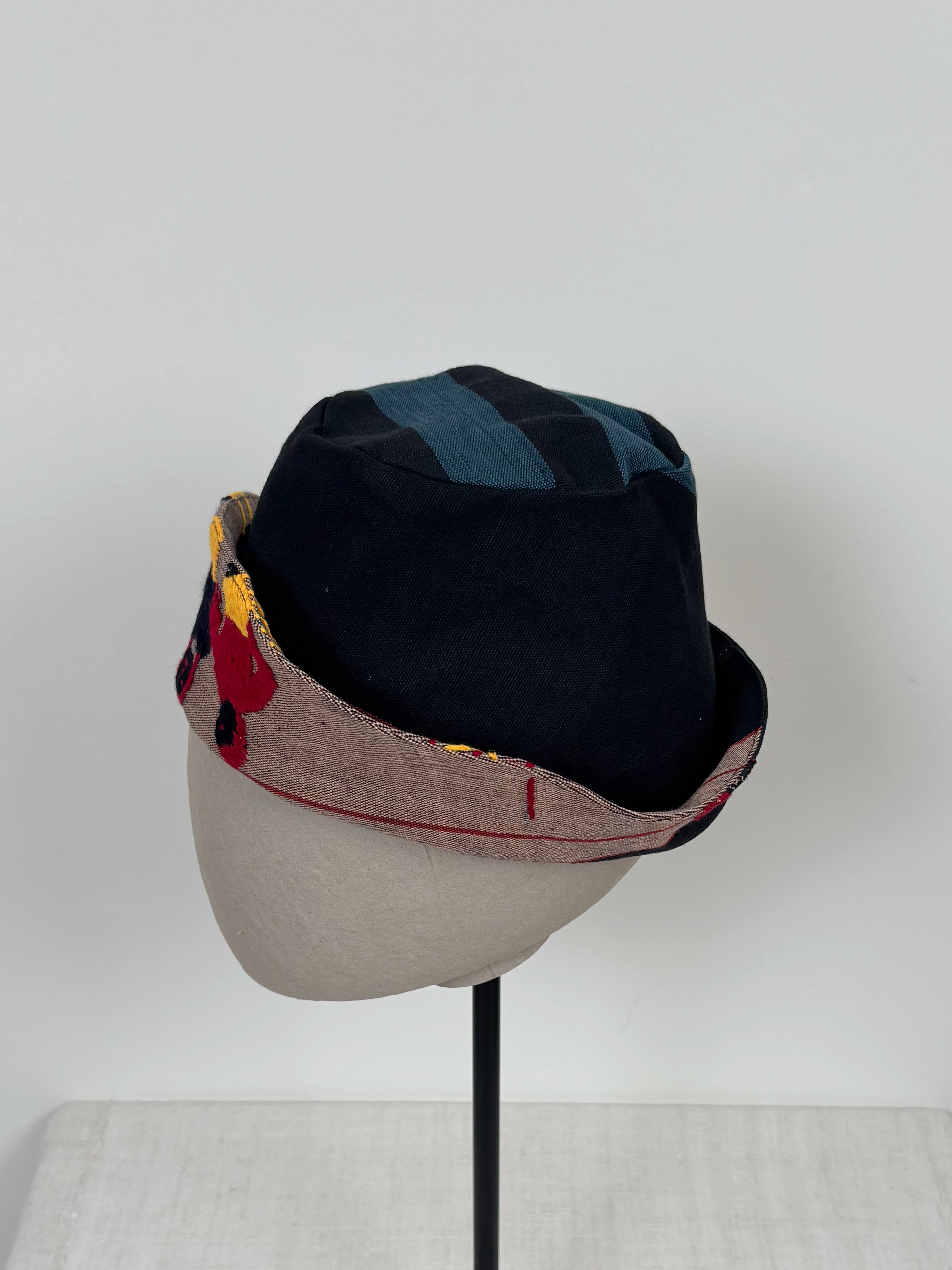Black bird scene hat - Limited edition