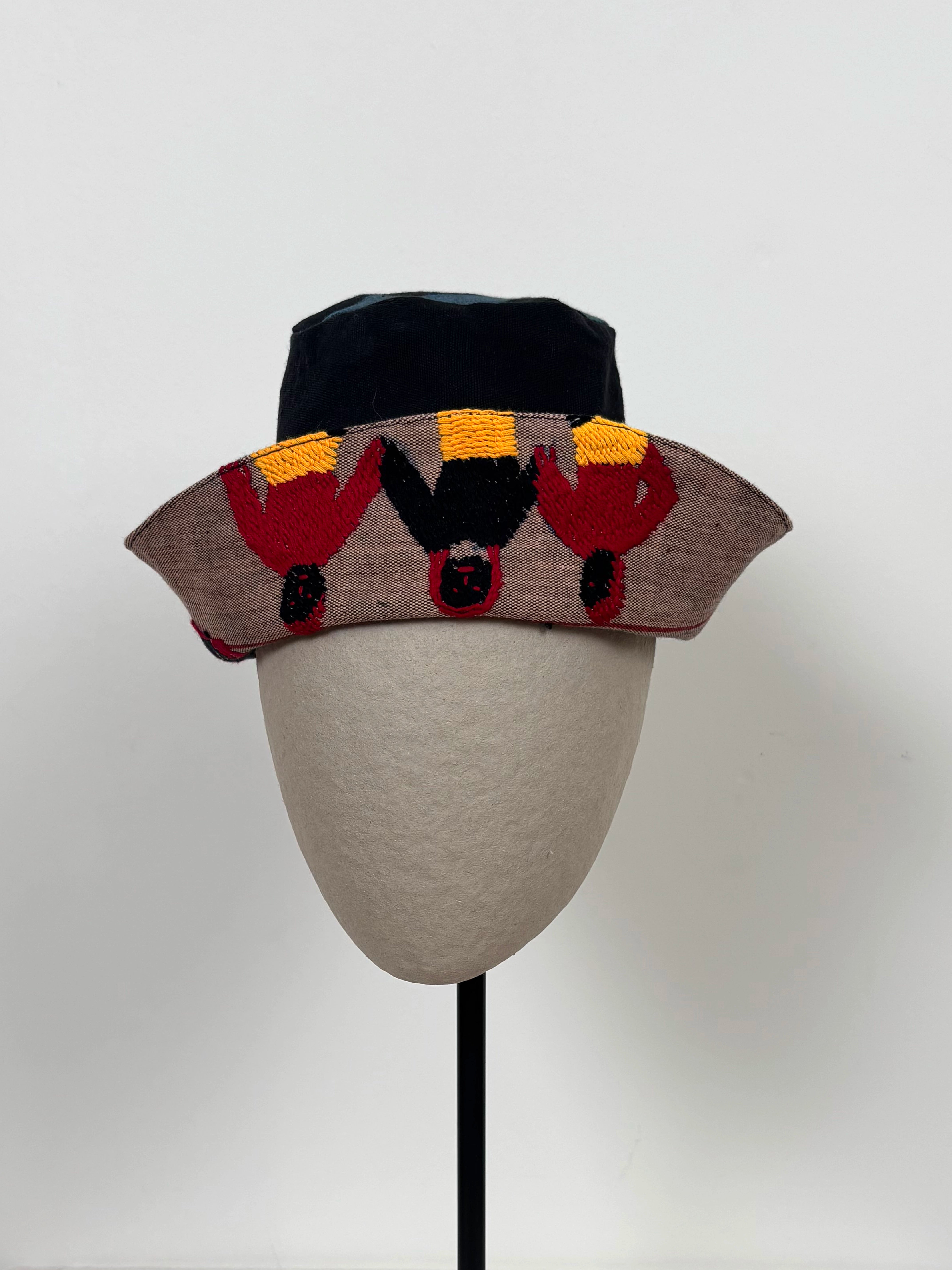 Black bird scene hat - Limited edition