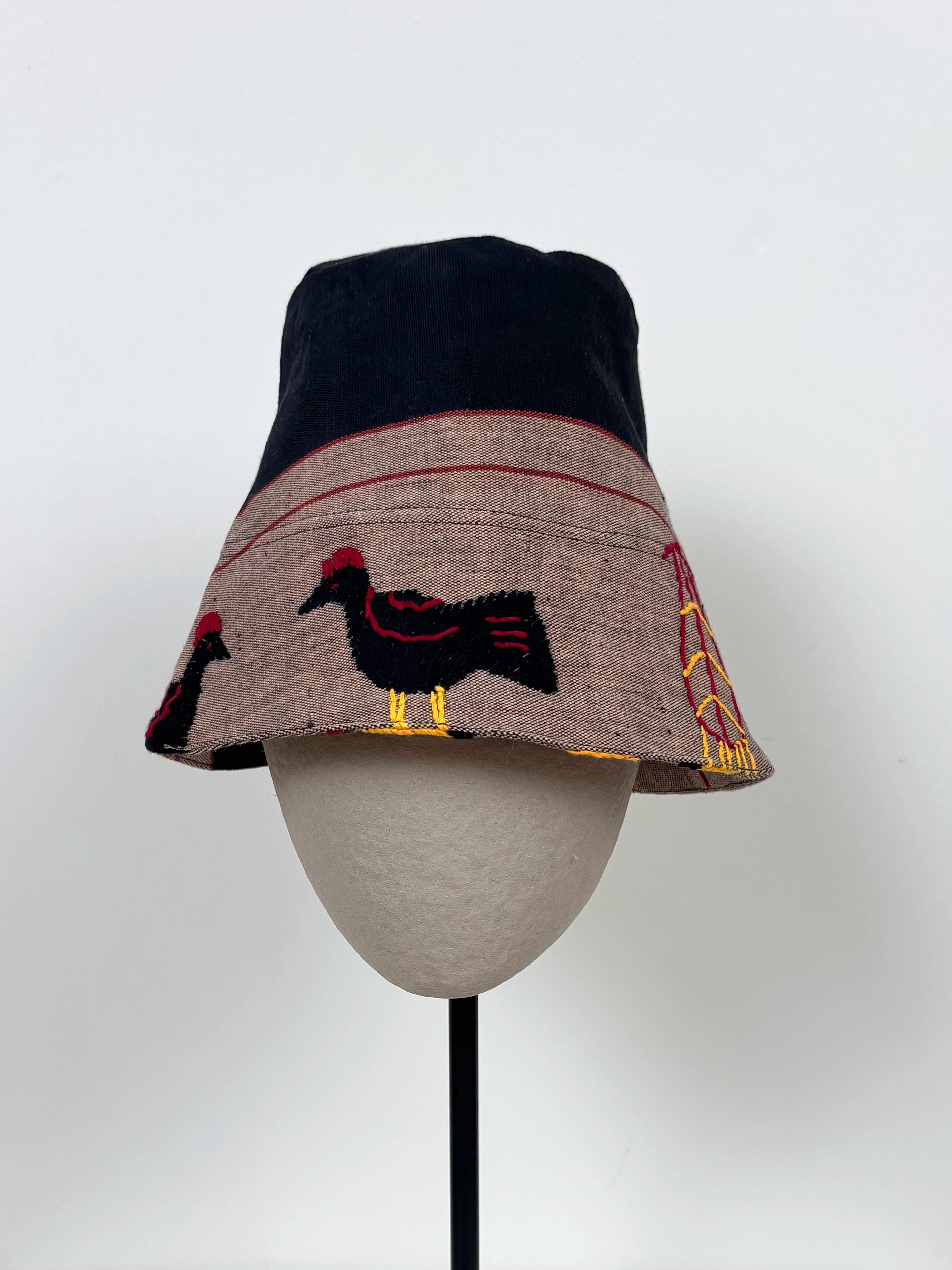 Black bird scene hat - Limited edition