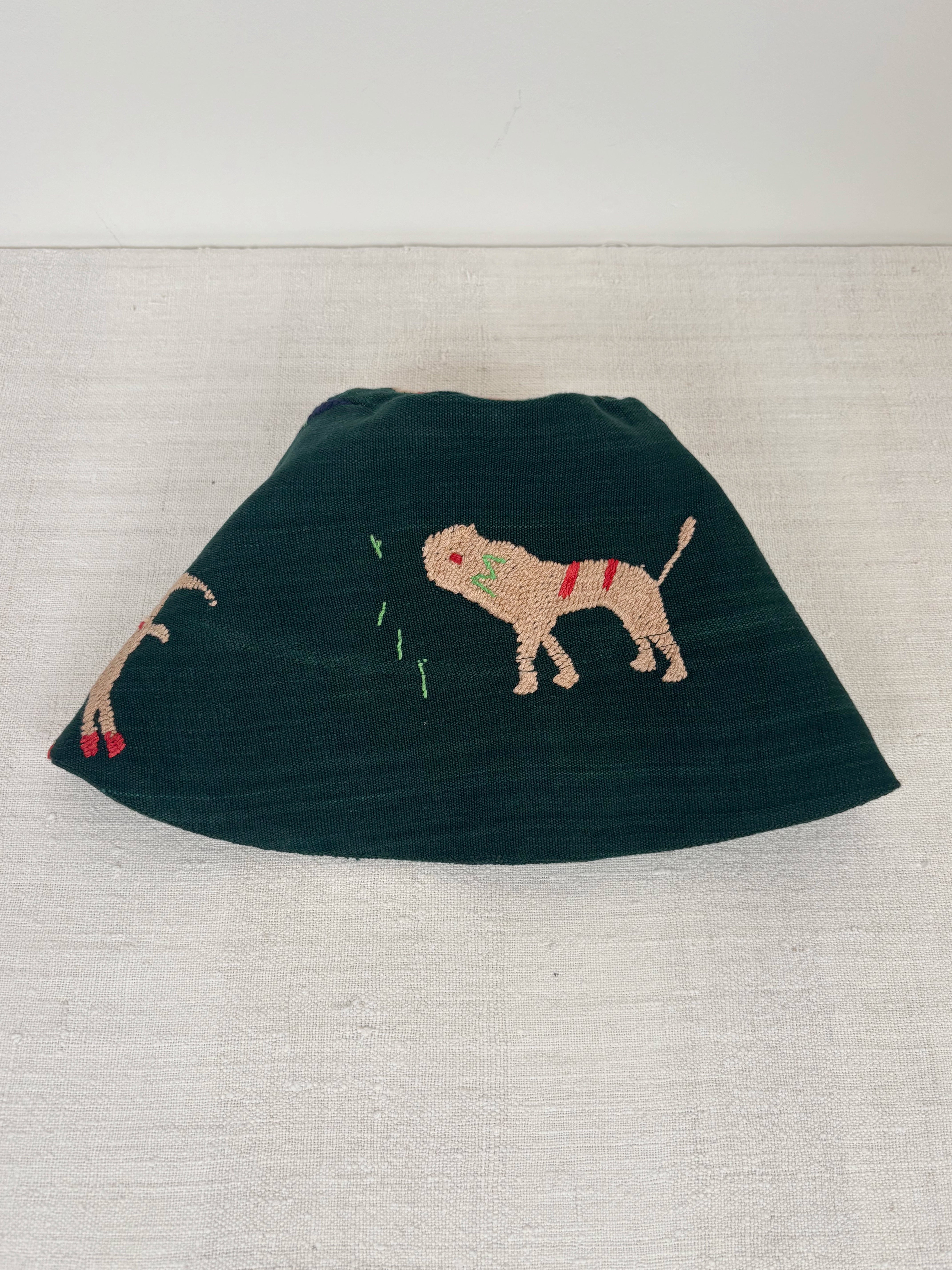 Green stars scene hat