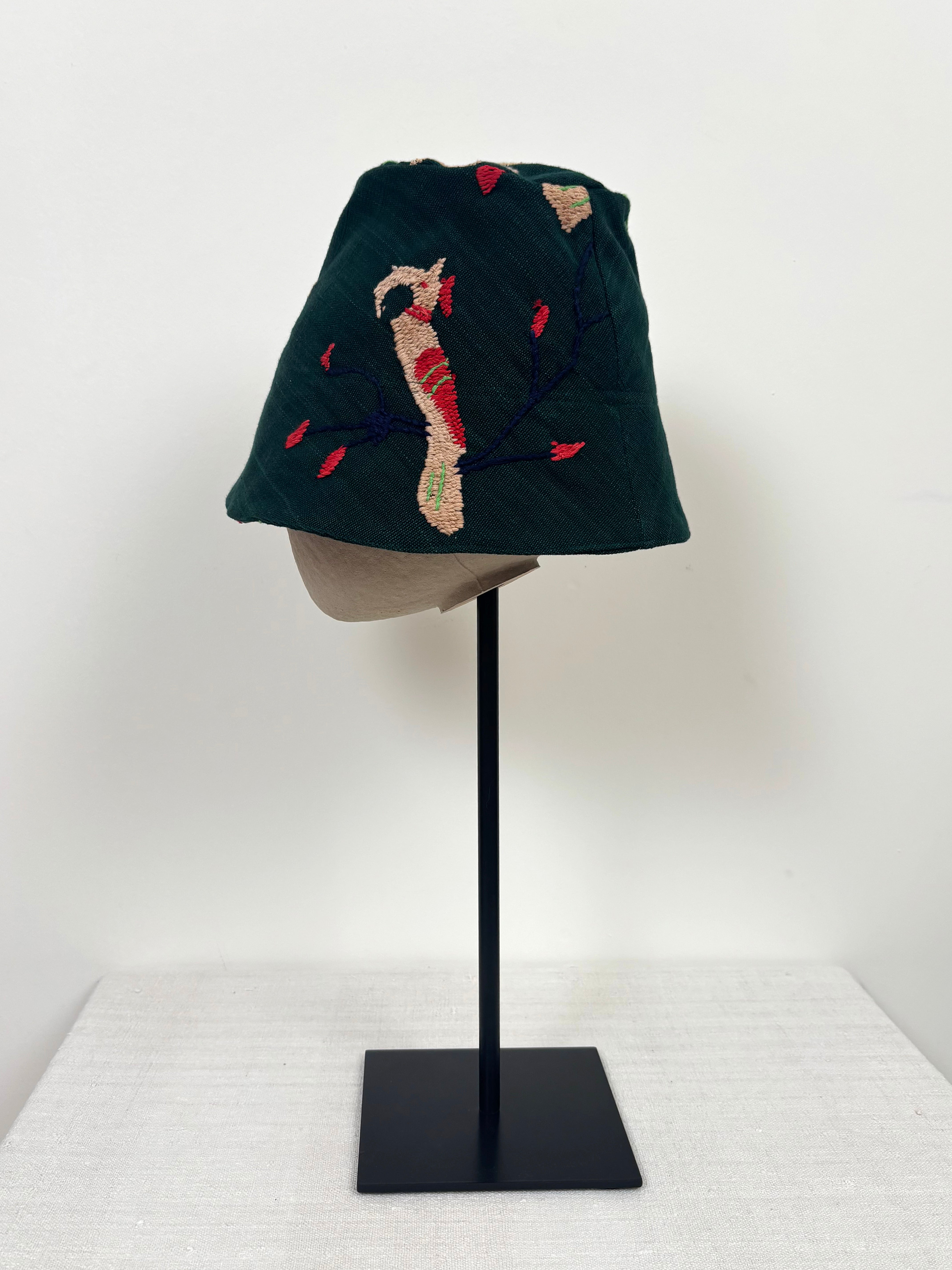 Green stars scene hat