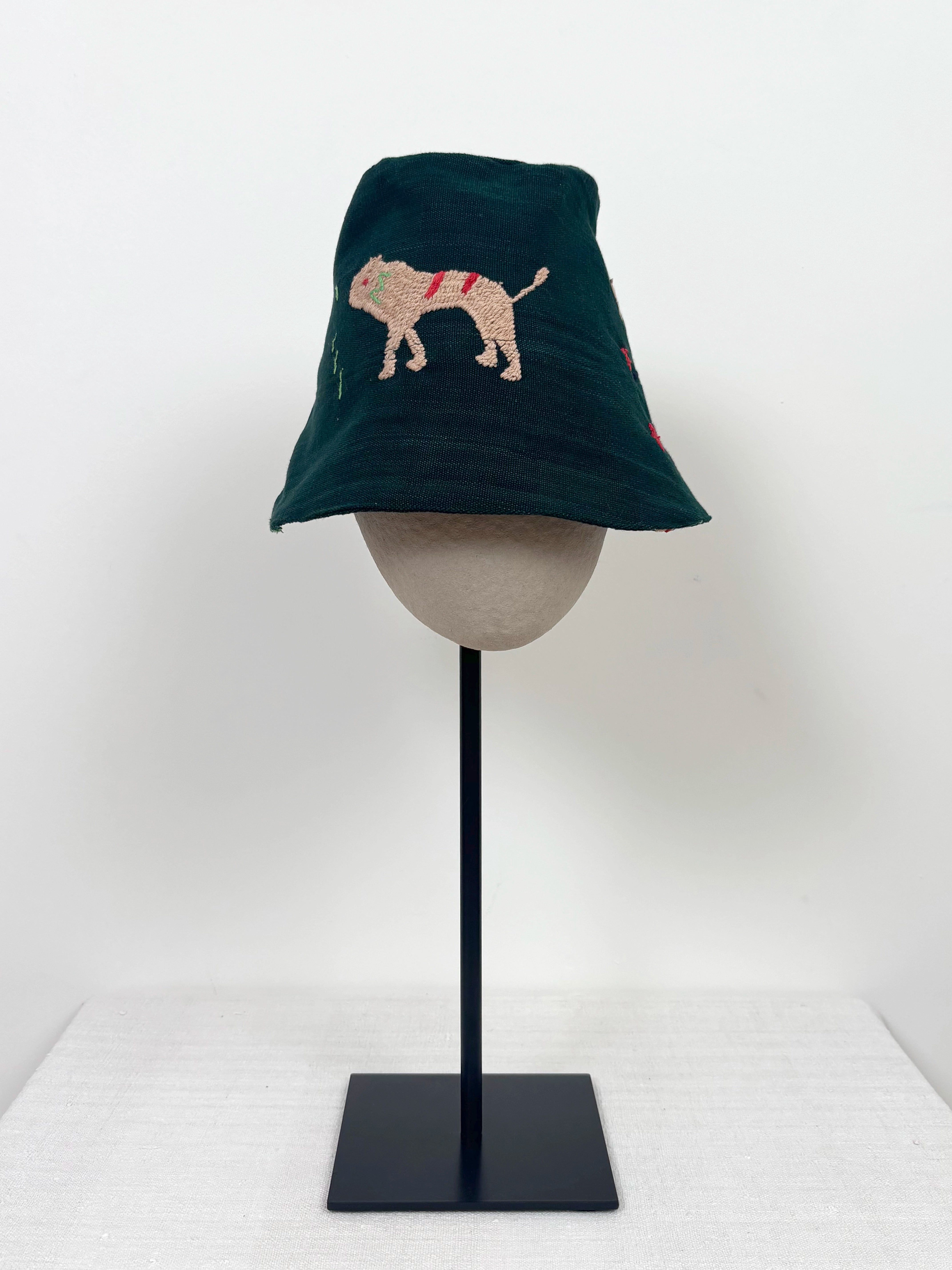 Green stars scene hat