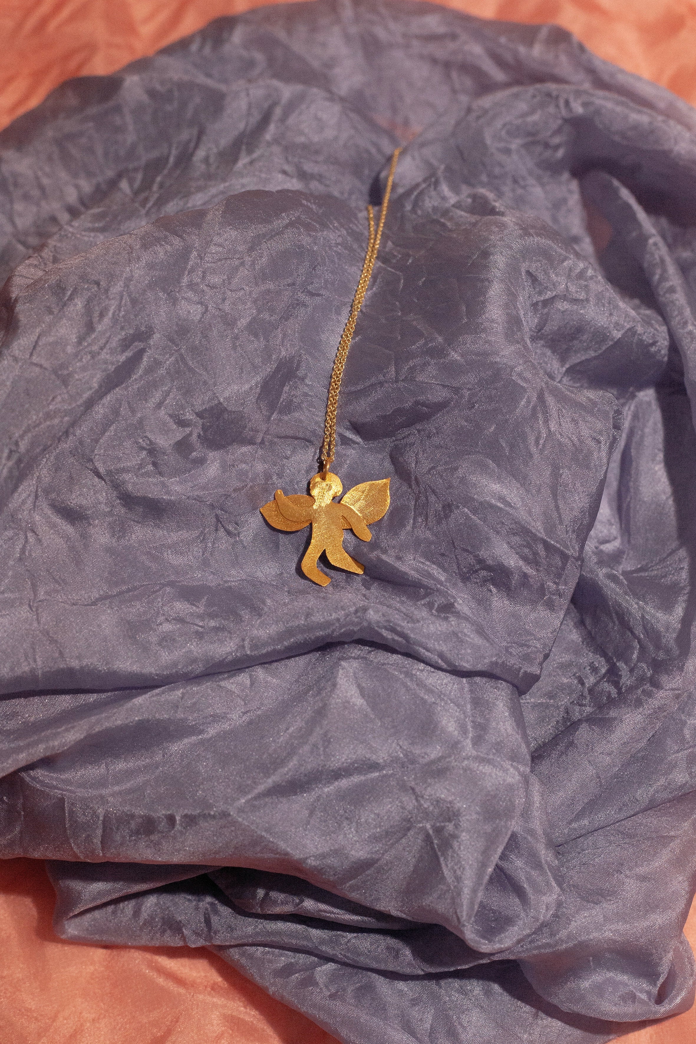 Guía gold pendant