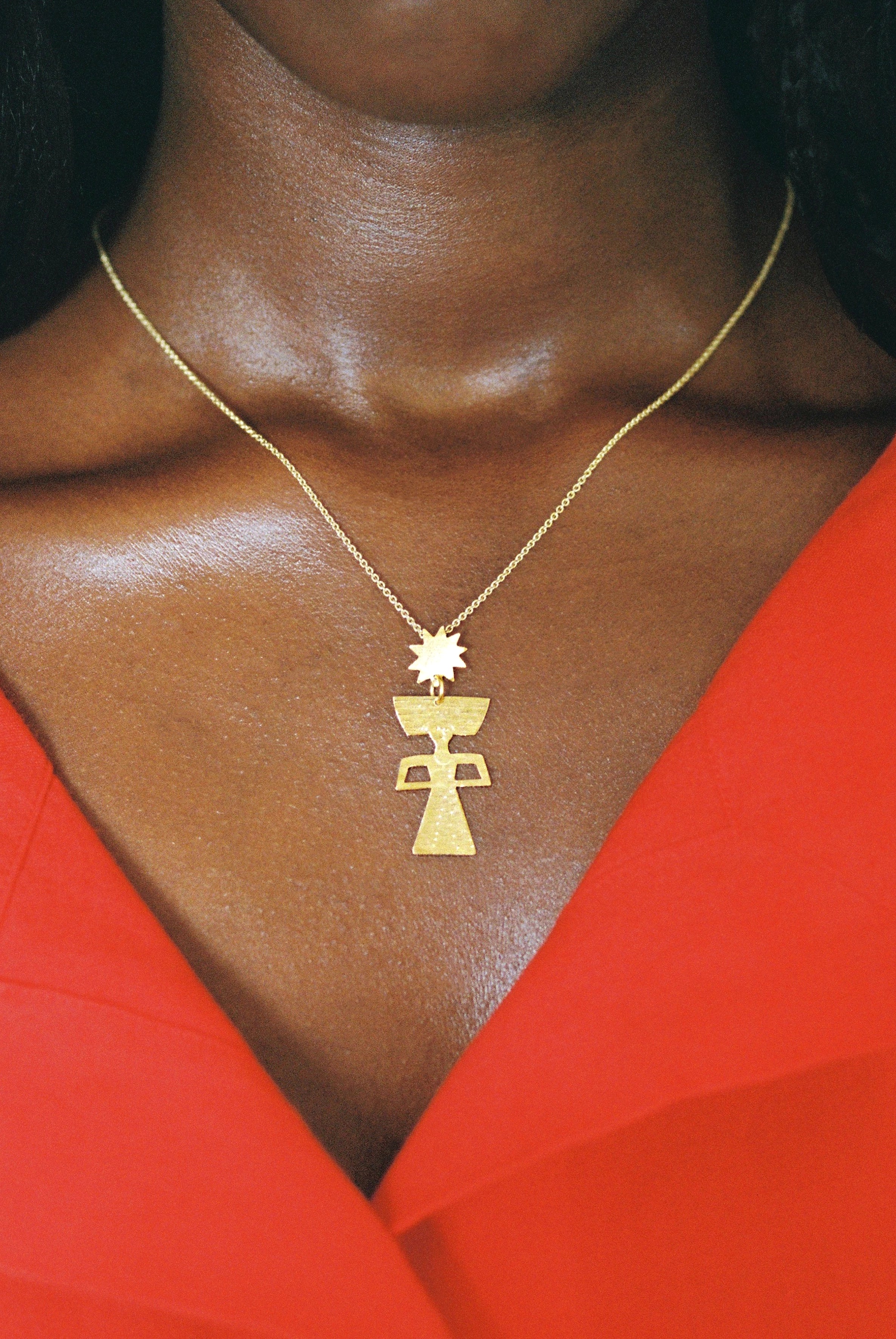 Julieta gold pendant