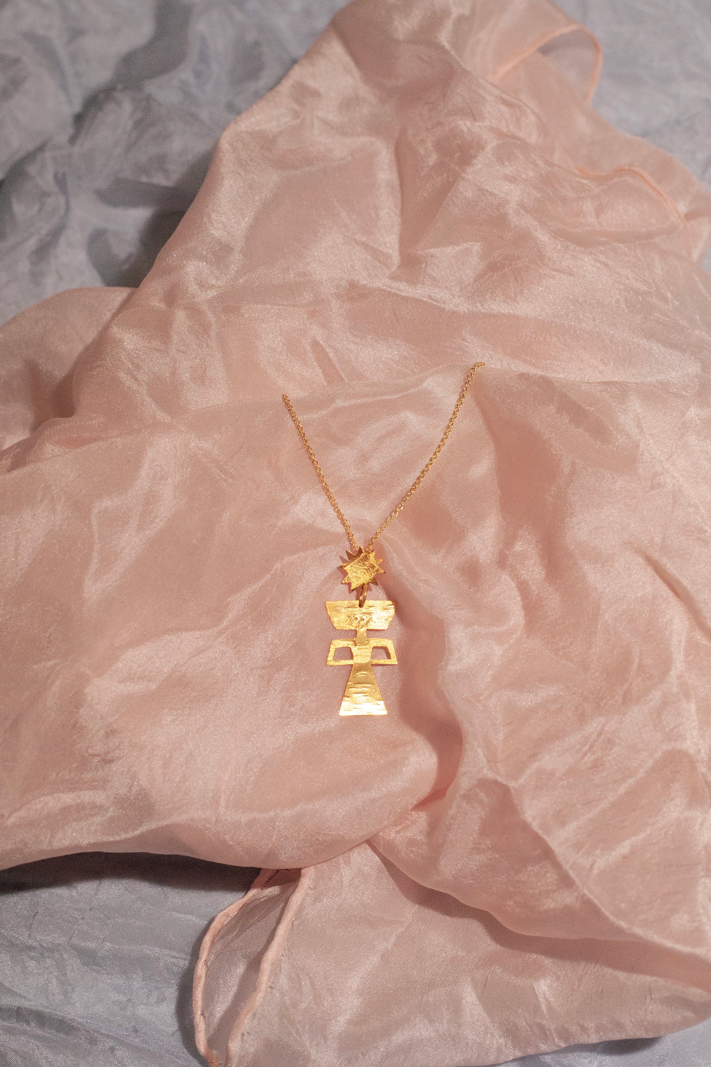 Julieta gold pendant