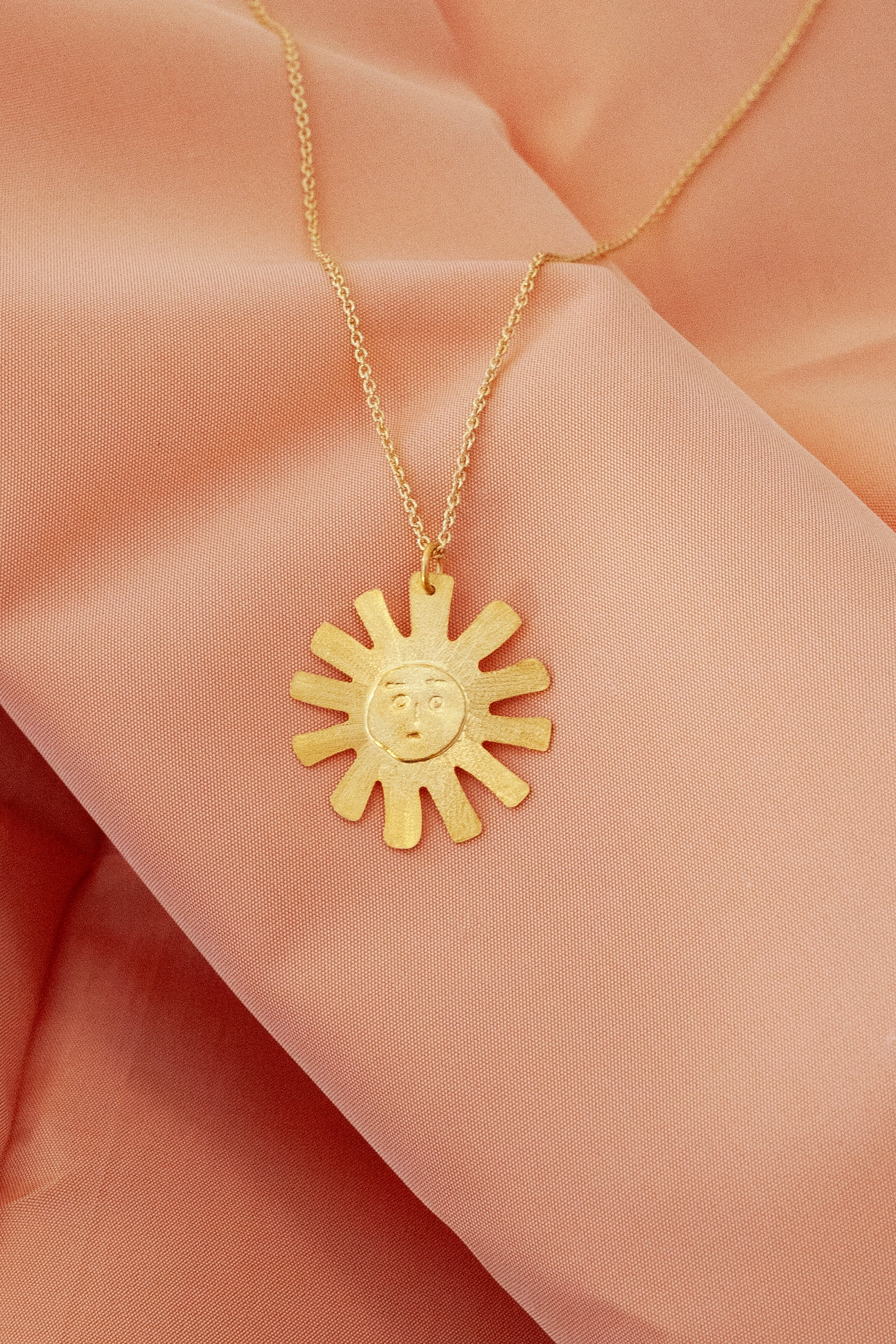Luz gold pendant