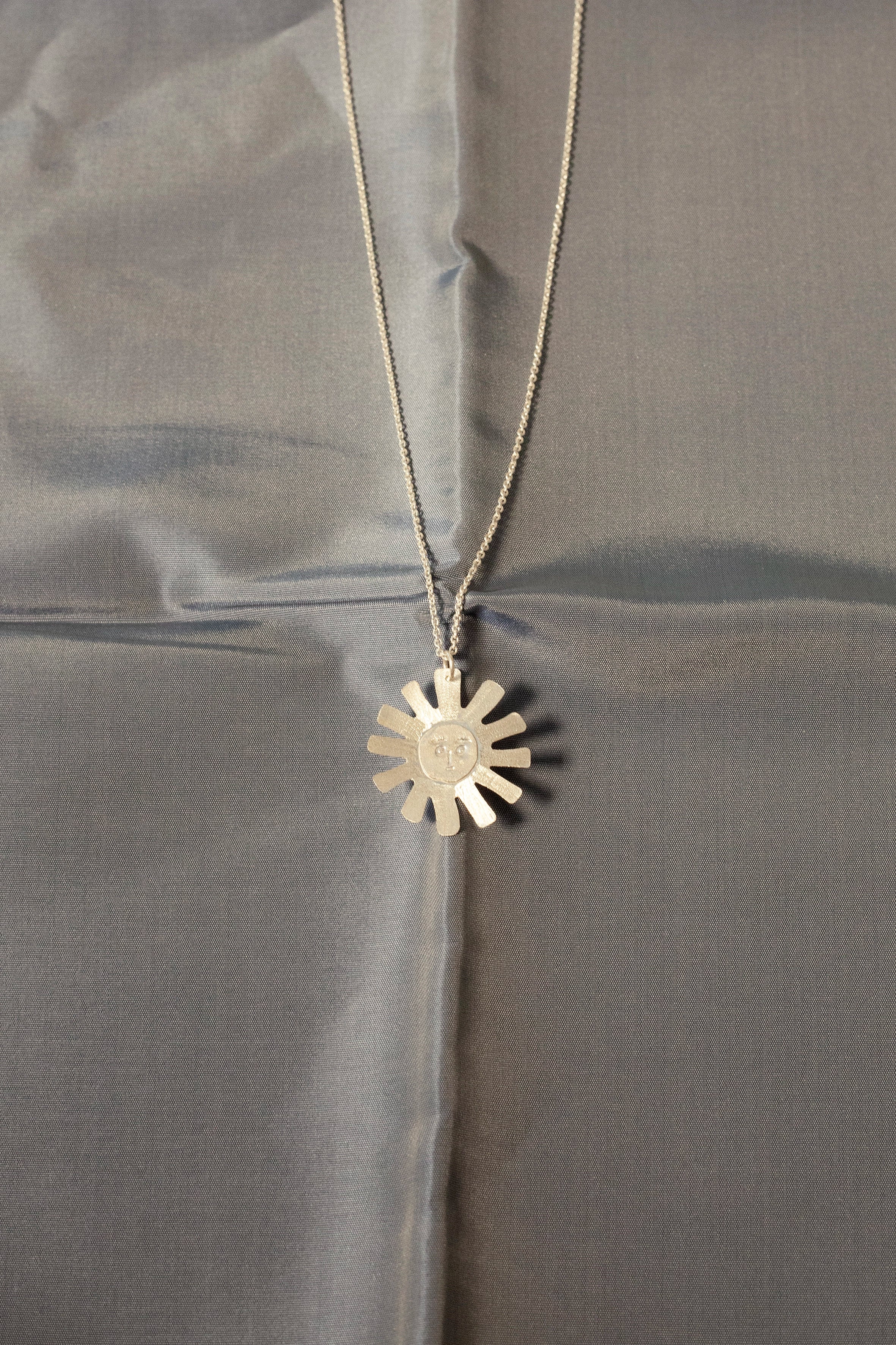 Luz silver pendant