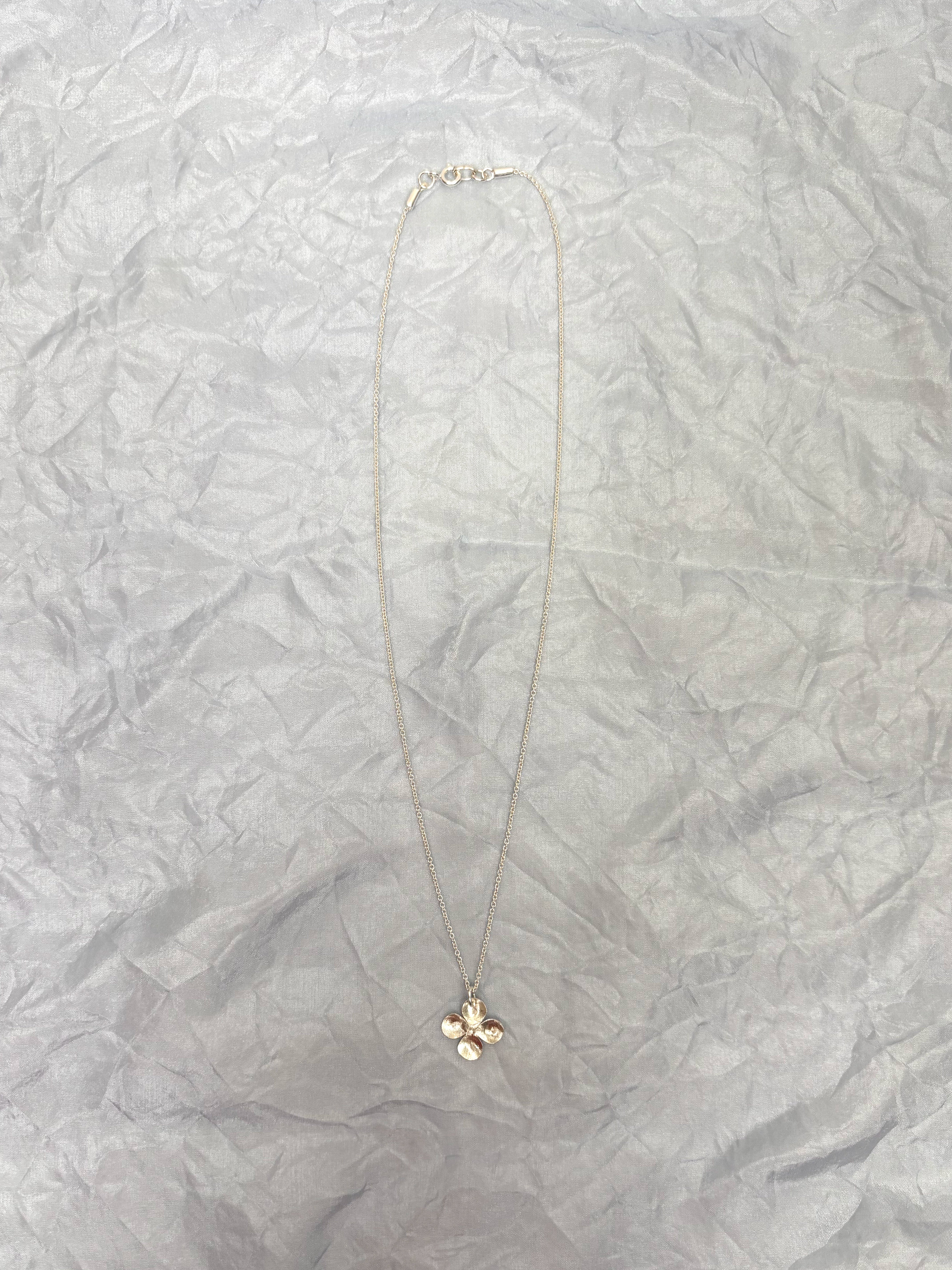 Alba M silver pendant