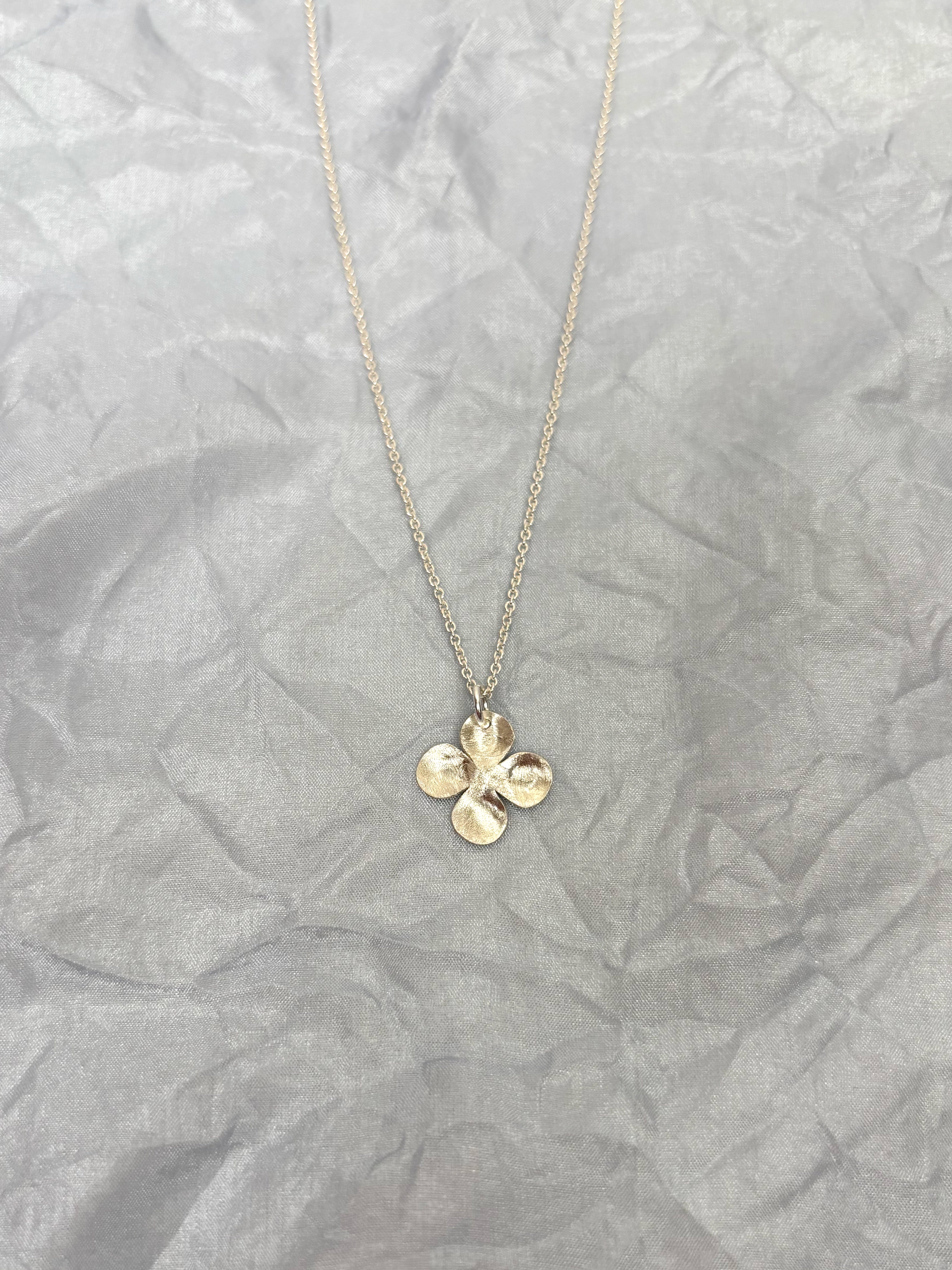 Alba M silver pendant