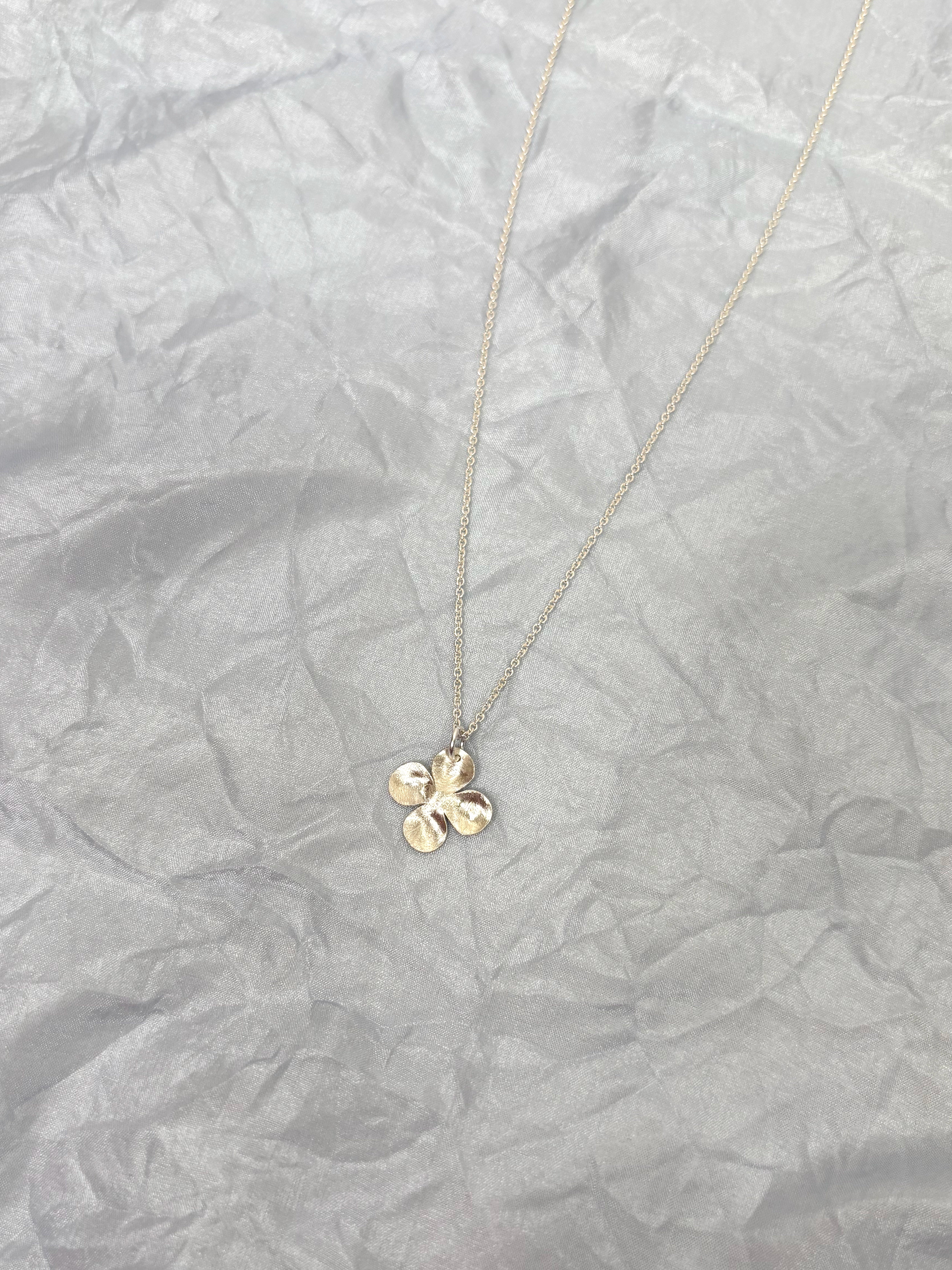 Alba M silver pendant