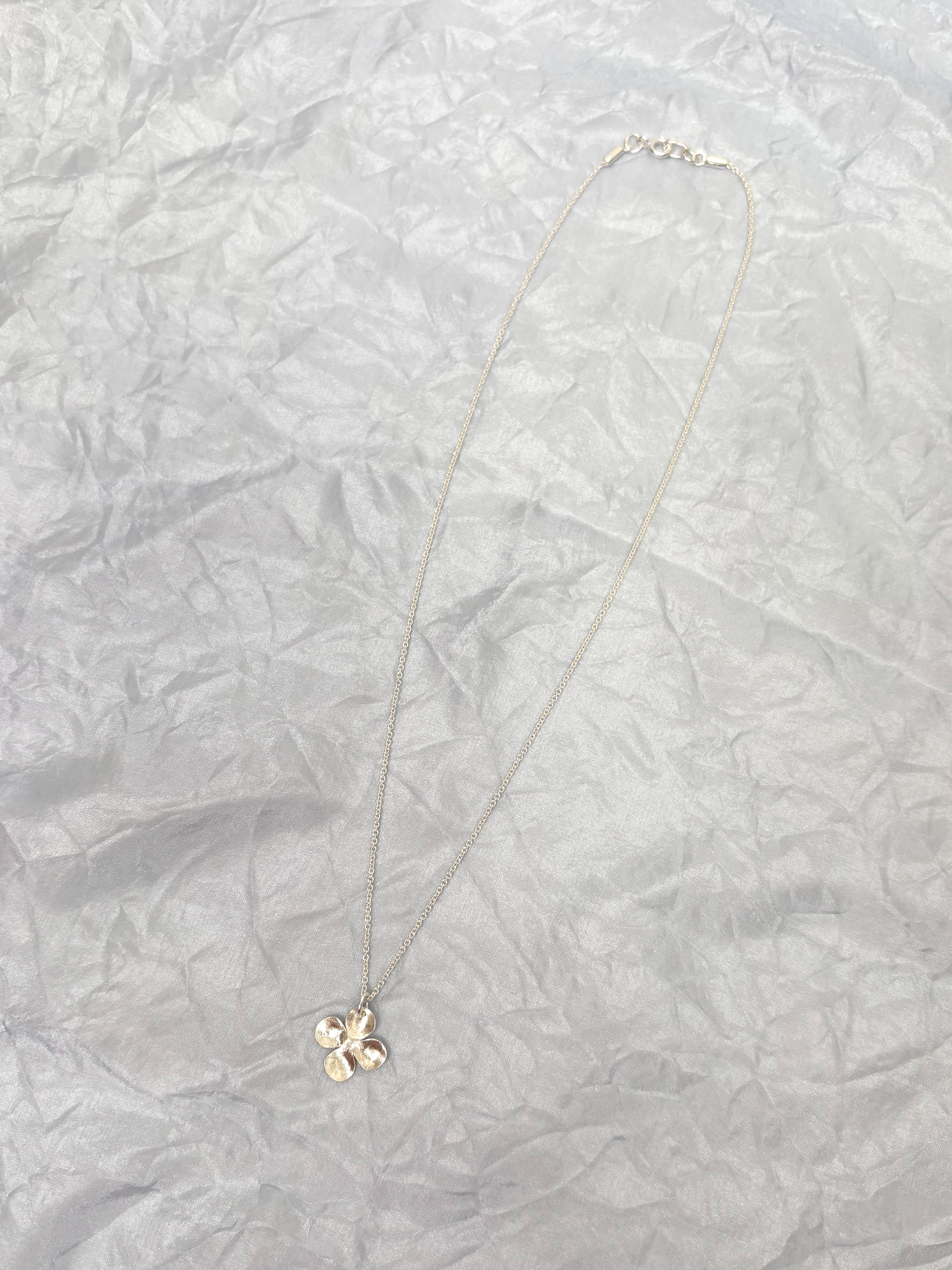 Alba M silver pendant