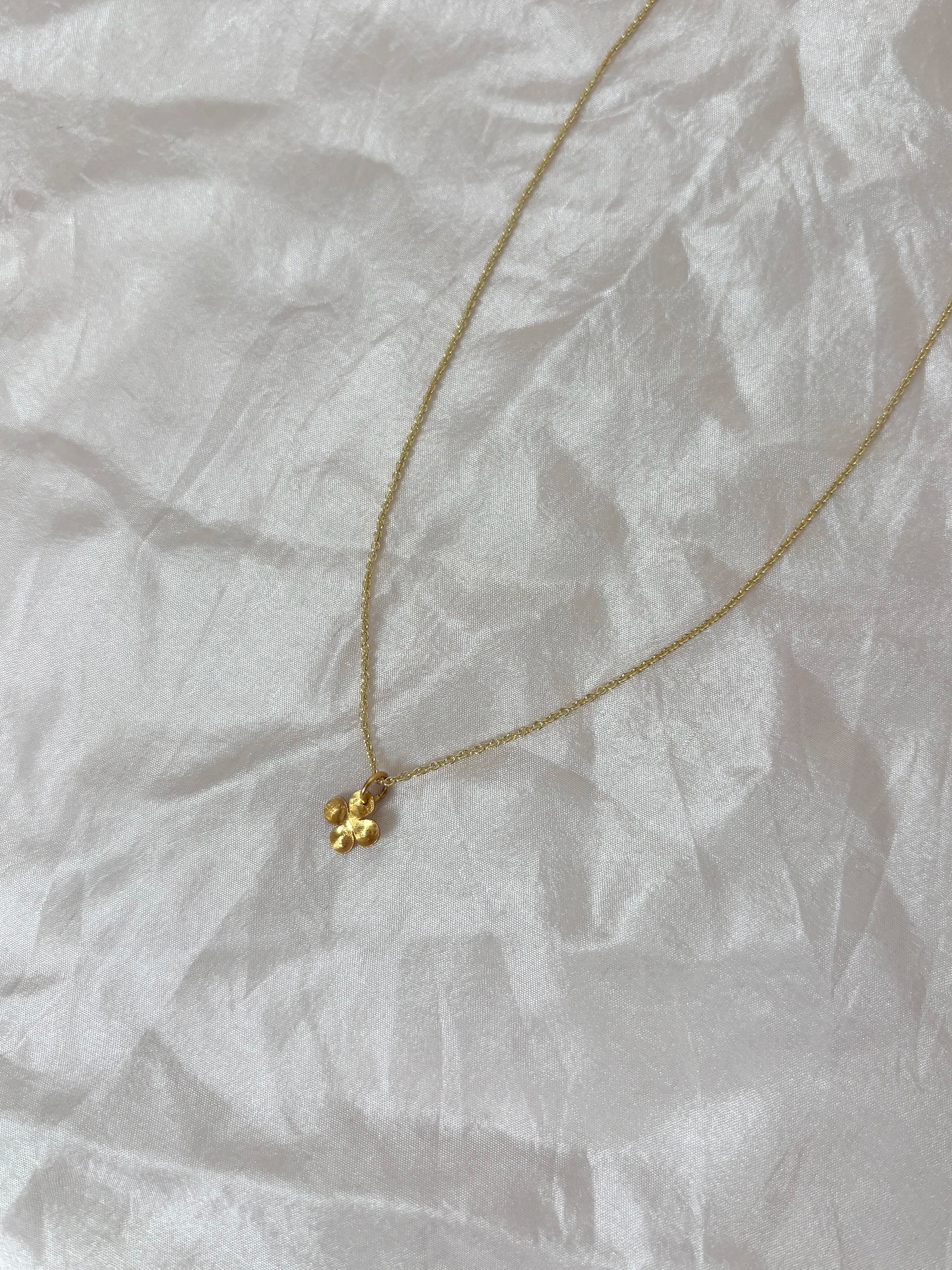 Alba S gold pendant