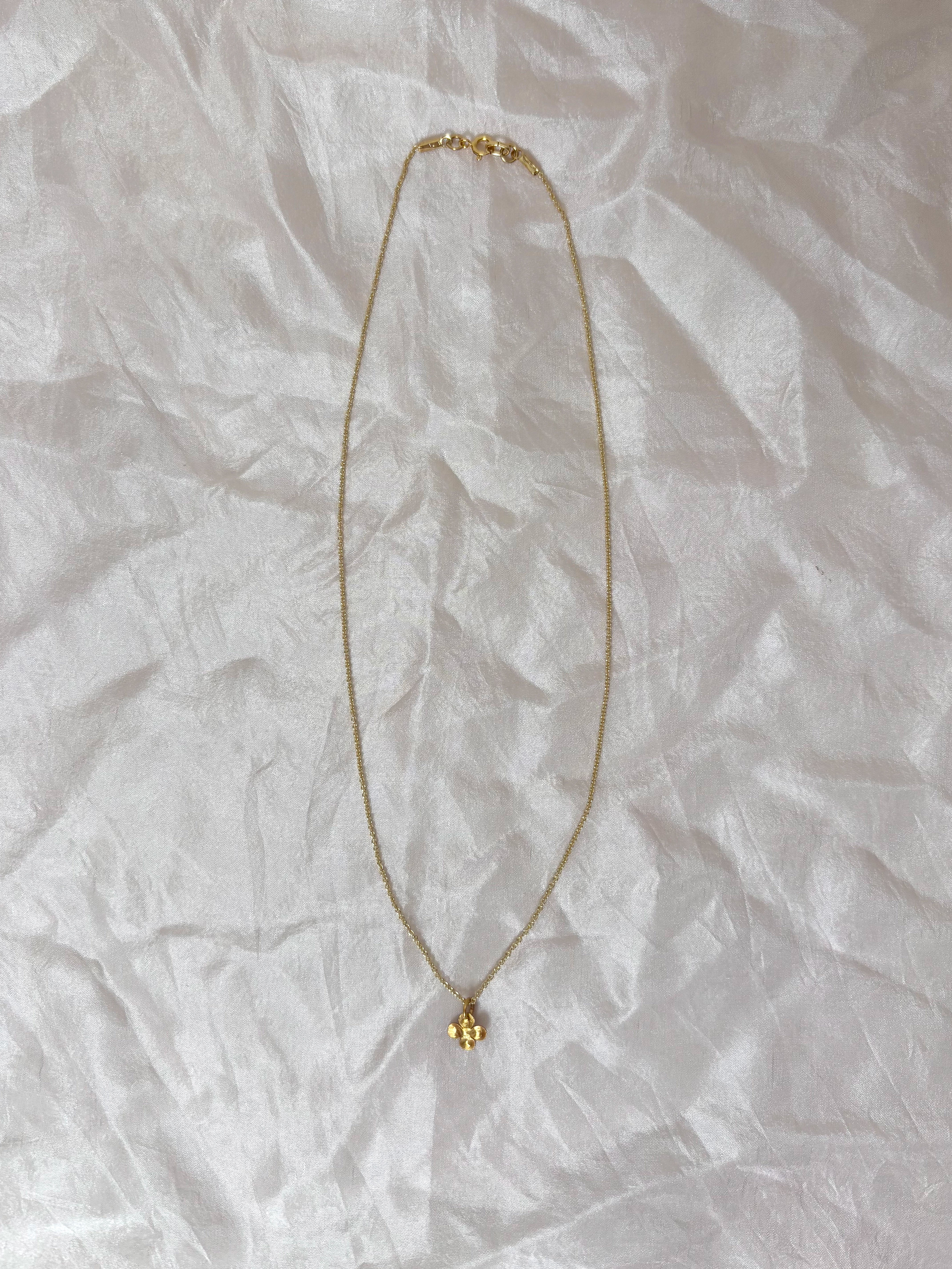 Alba S gold pendant