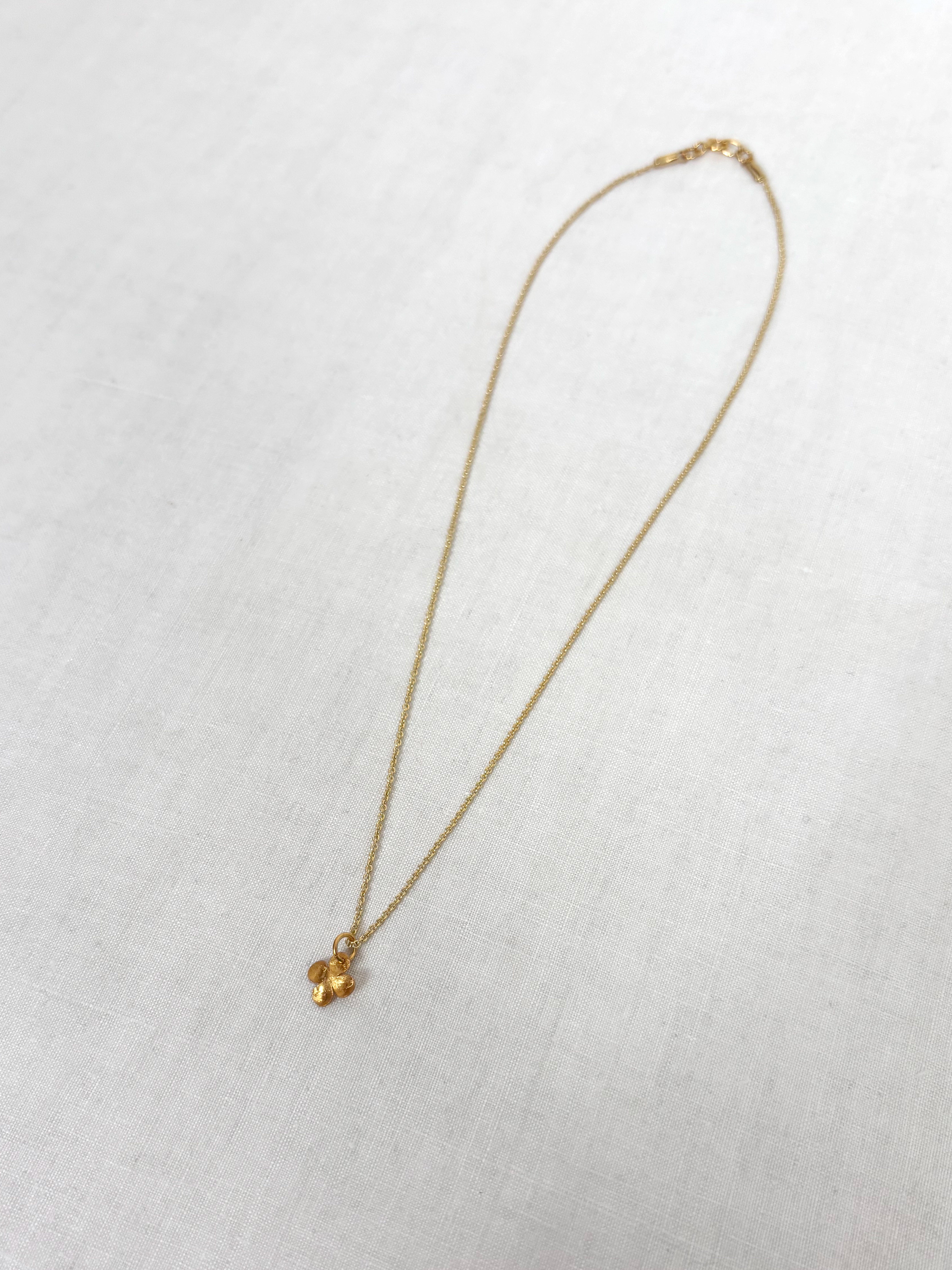 Alba S gold pendant