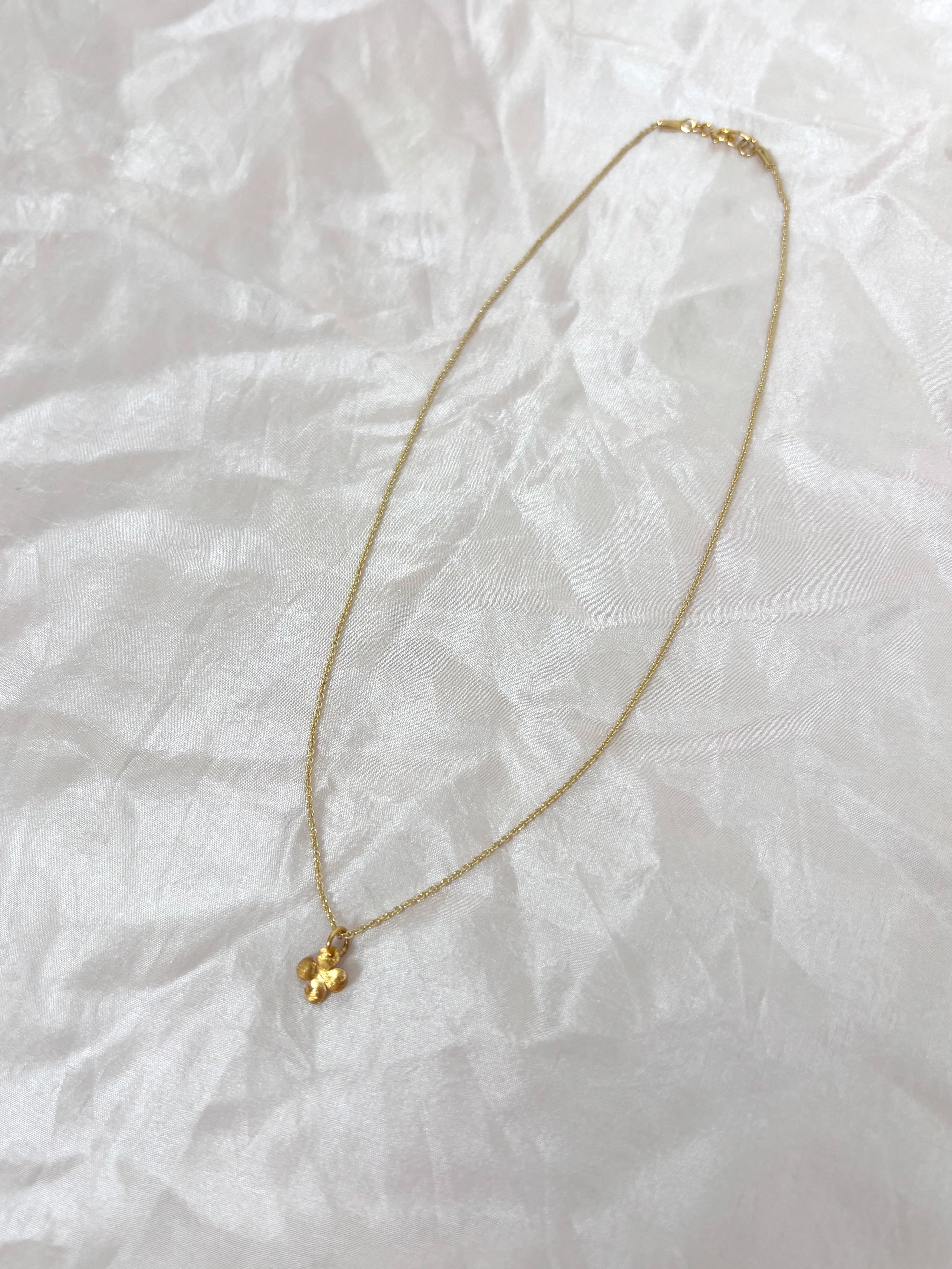 Alba S gold pendant