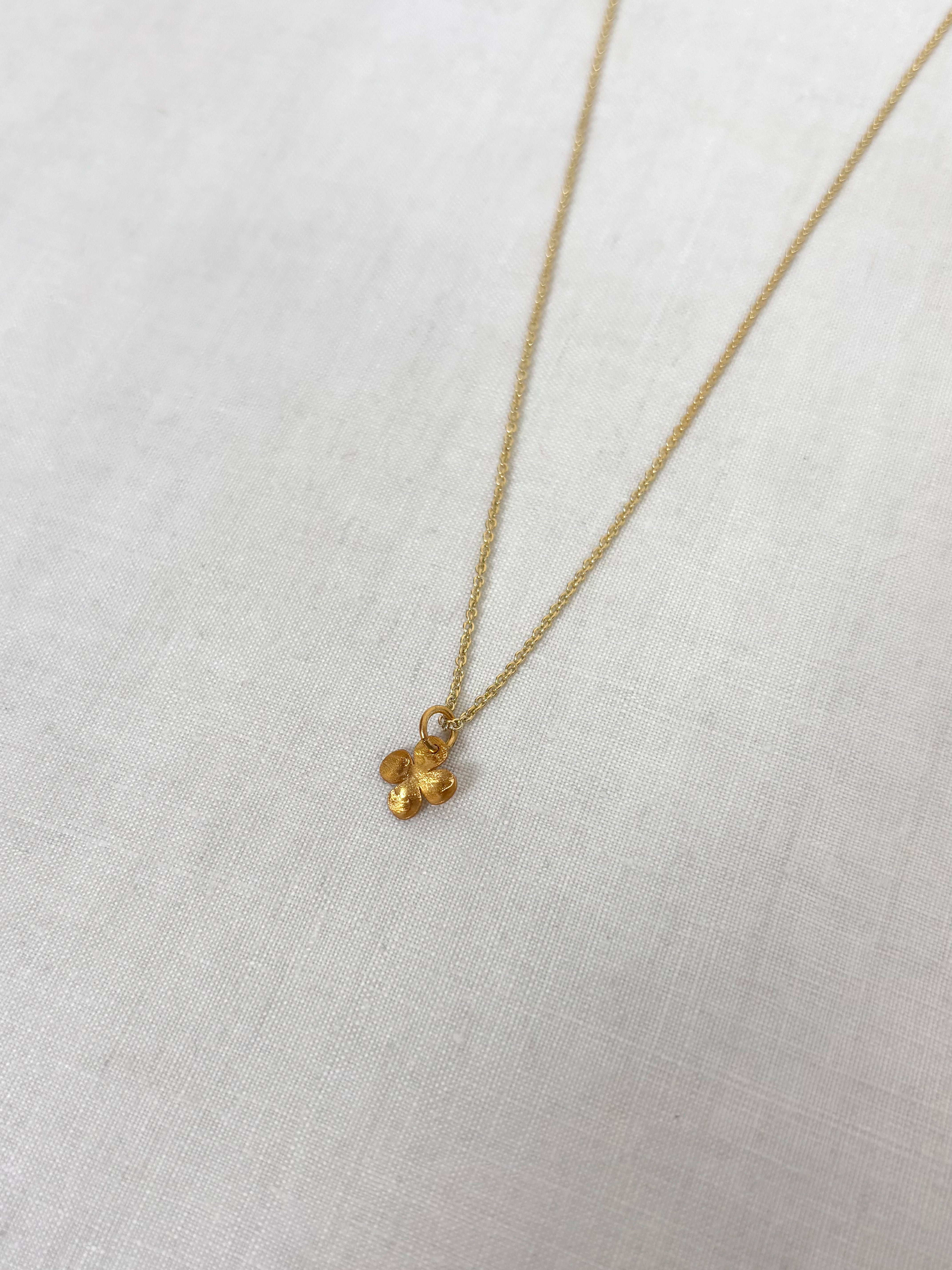 Alba S gold pendant