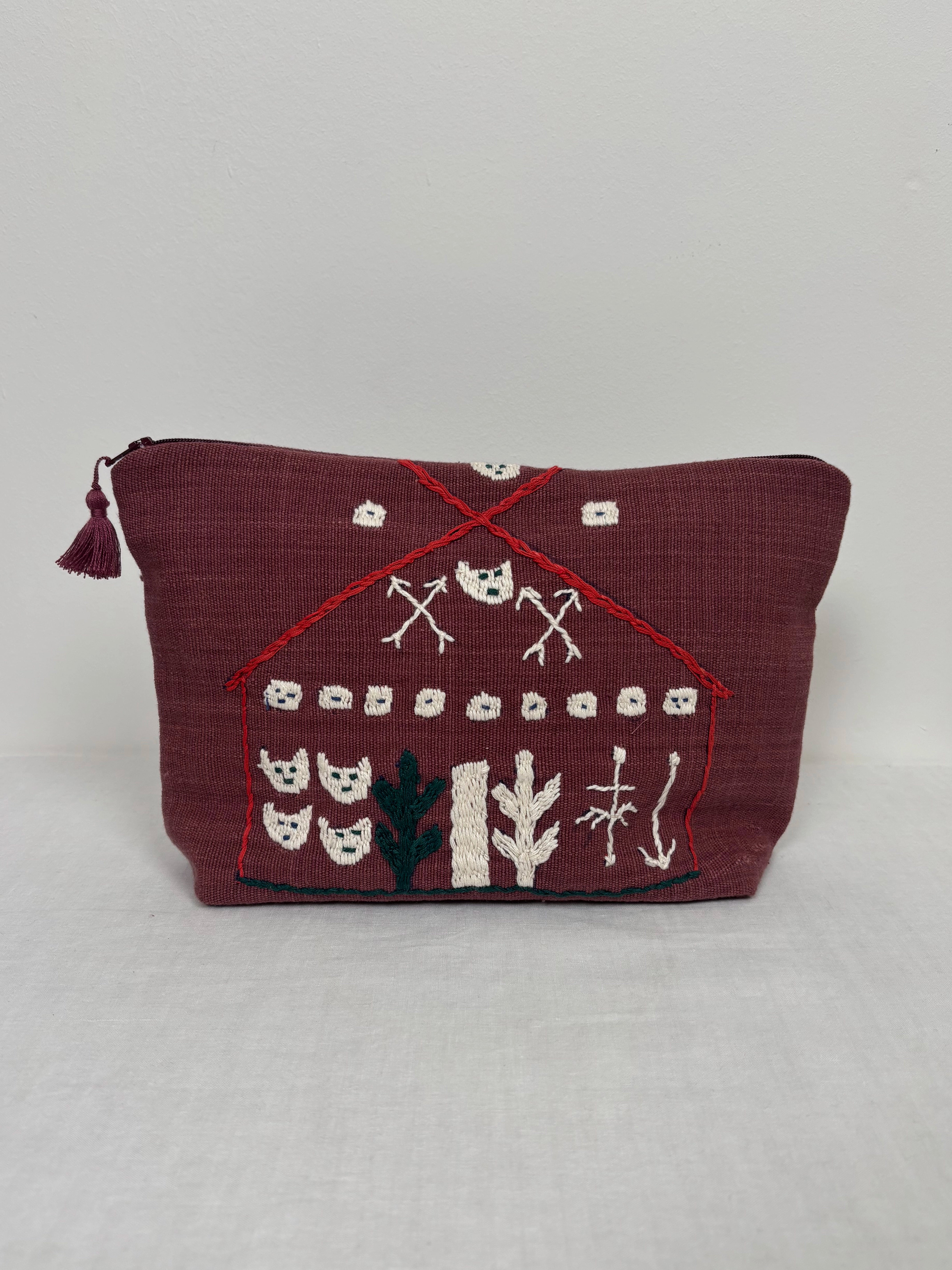 A farm scene bag
