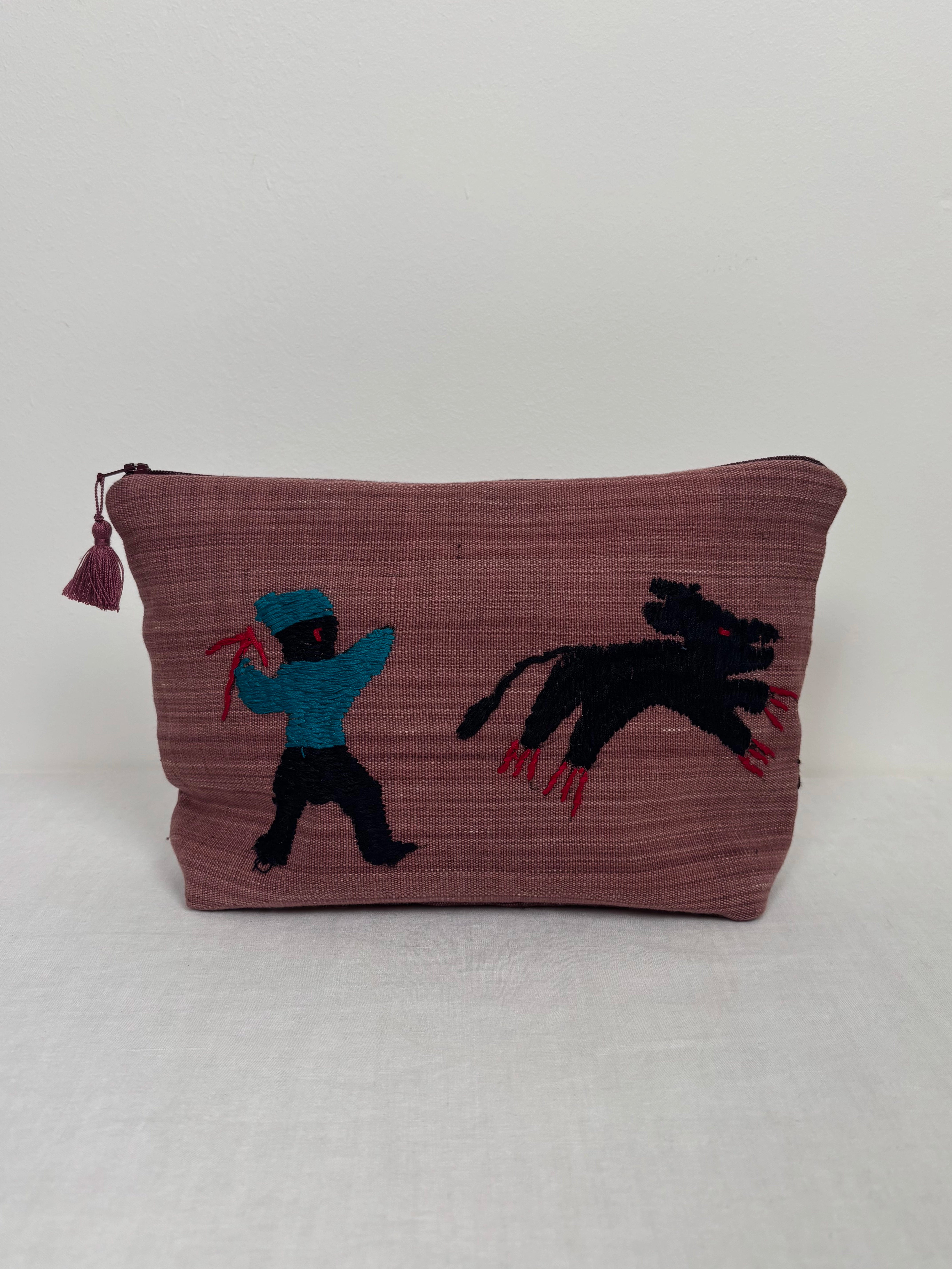 Black dog scene bag
