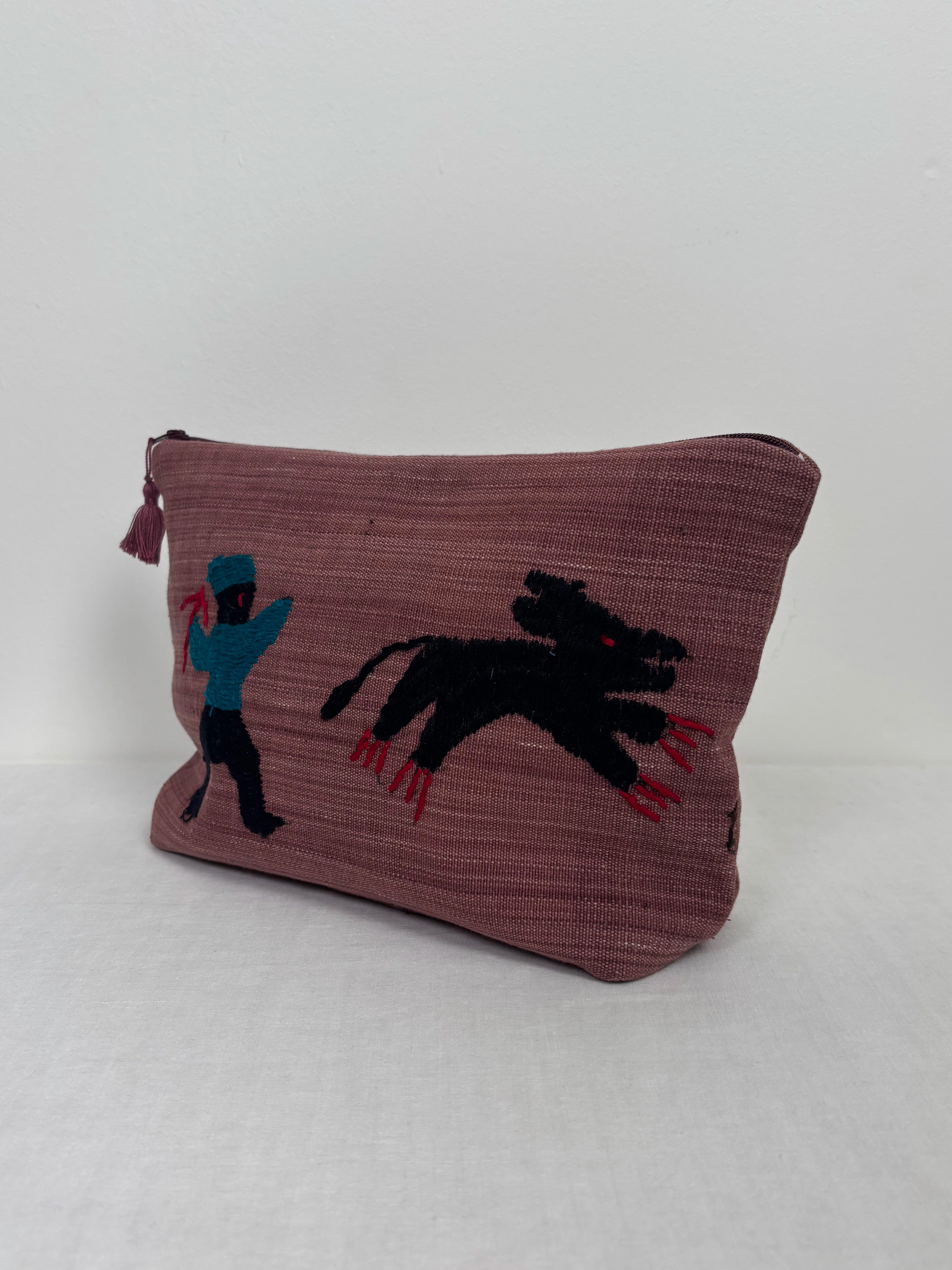 Black dog scene bag