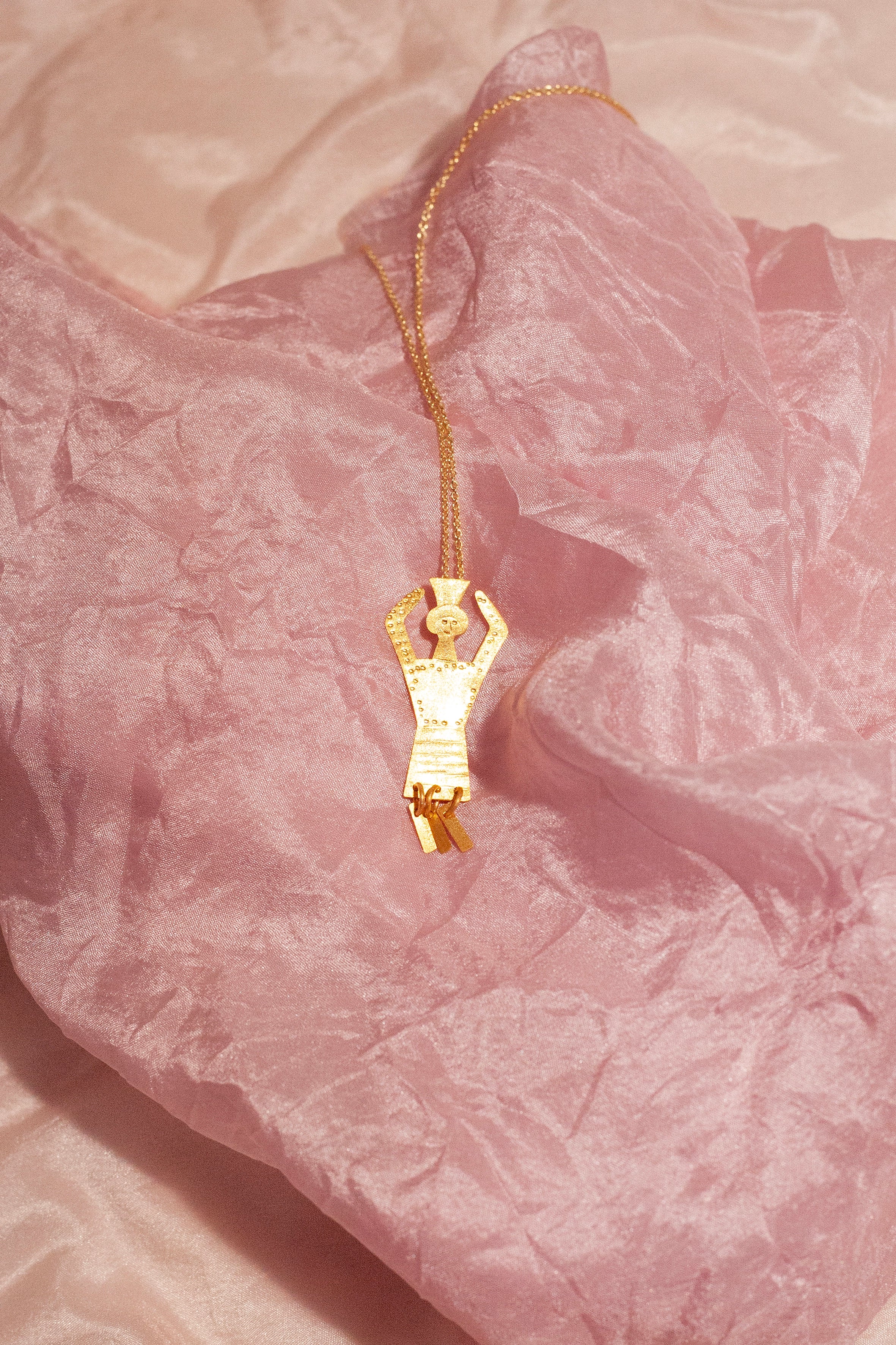 Pina gold pendant